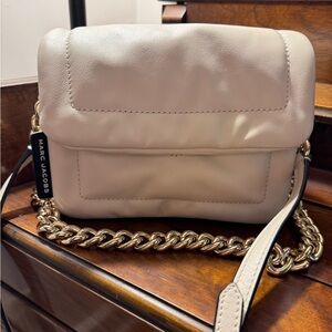 MARC JACOBS Small The Pillow Chain Crossbody Leather Bag in Marshmallow
